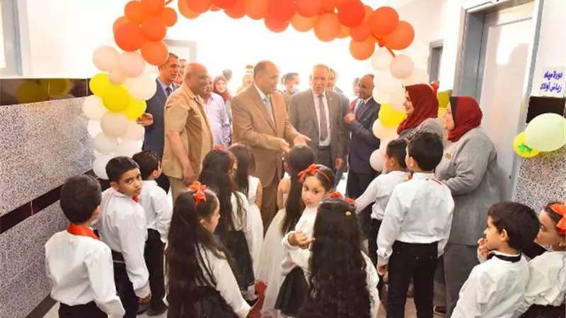 محافظ أسيوط يفتتح مدرسة التجاريين الرسمية لغات بالمعلمين بحي غرب