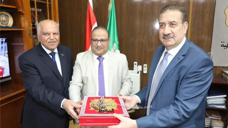 محافظ المنوفية يستقبل نقيب المعلمين ورئيس إتحاد المعلمين العرب بمكتبه...صور
