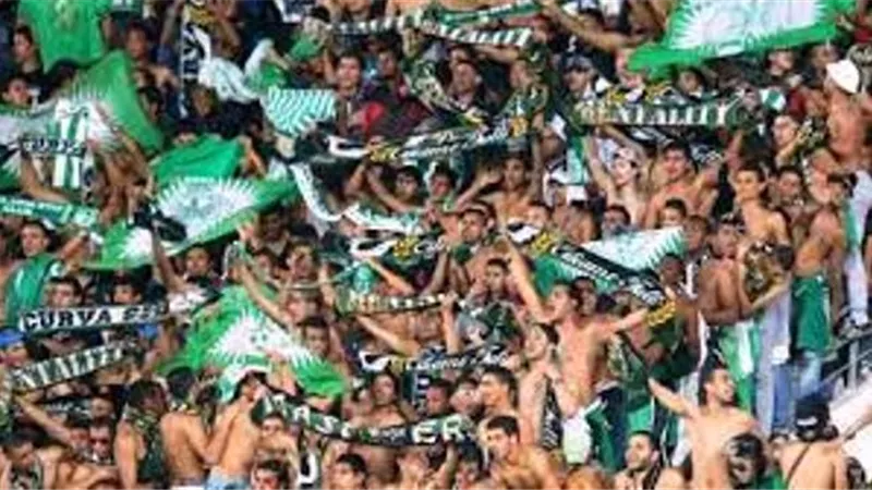 جماهير الرجاء البيضاوي تحذر من استعمال أشعة الليزر