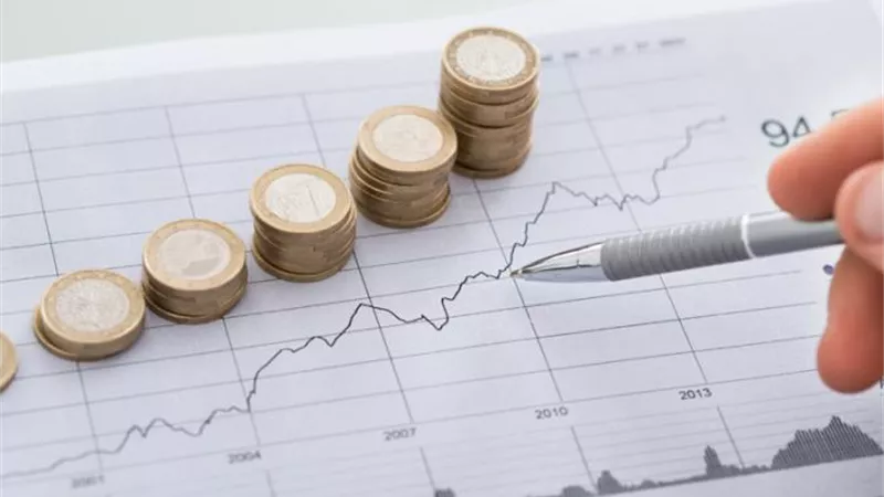 التضخم السنوي في أوروبا يتسارع إلى 7.4%
