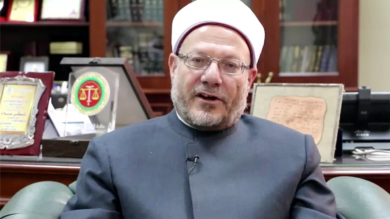 زوجي لا يصوم في رمضان هل يجوز إعداد الطعام له؟.. المفتي يجيب.. فيديو