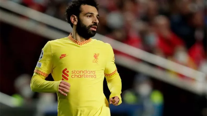محمد صلاح يُروج لإعلانه عن الرفق بالحيوان.. شاهد