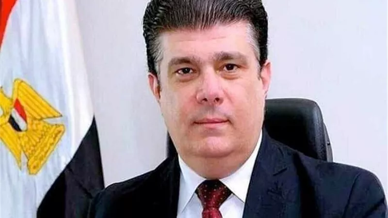 حسين زين يهنئ البابا تواضروس والأخوة الأقباط بمناسبه عيد القيامة المجيد