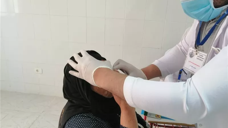 علاج ١٥٧٩ مواطنا في قافلة طبية بدمياط..صور