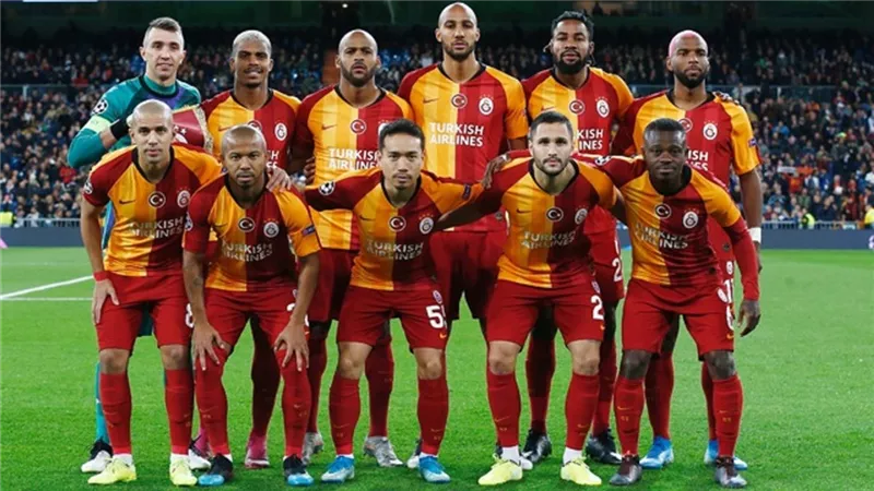 20 ألف يورو غرامة على جالاتا سراى بسبب شغب جماهيره امام برشلونة