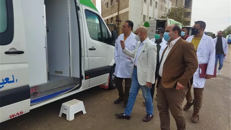 وكيل وزارة الصحة يتفقد القافلة العلاجية بقرية الظواهرى بههيا