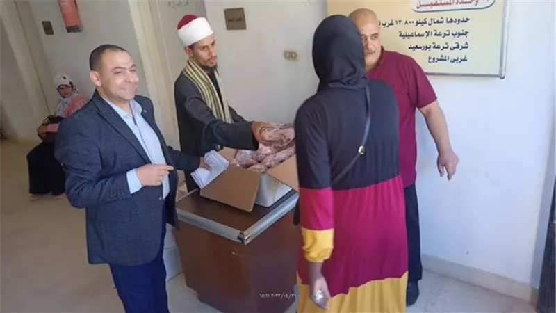 الأوقاف توزع 10 أطنان لحوم على المستحقين بالإسماعيلية..صور