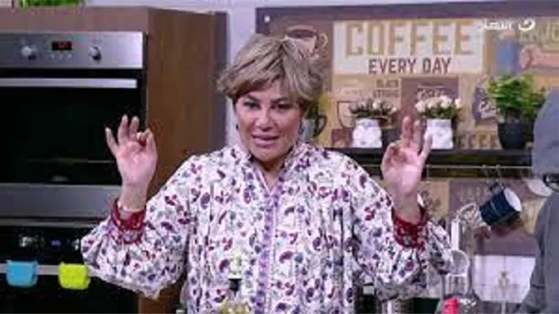 أجنحة دجاج بفلو على طريقة مفيدة شيحة.. فيديو