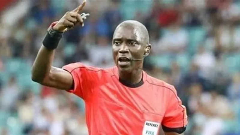 نداى يحتسب ركلة جزاء للاهلى أمام الرجاء.. فيديو