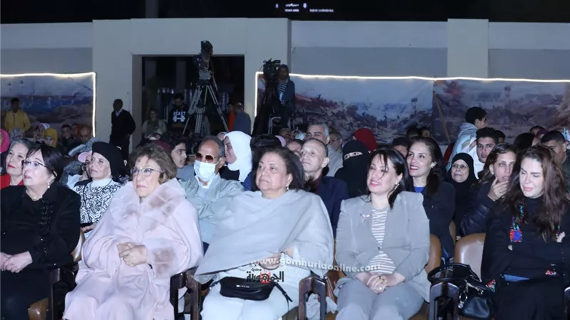 الأغانى والأشعار الوطنية تشعل حماس جمهور 