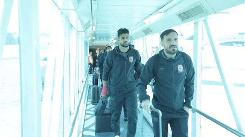 يعثة الاهلى وصلت الى مطار القاهرة منذ قليل