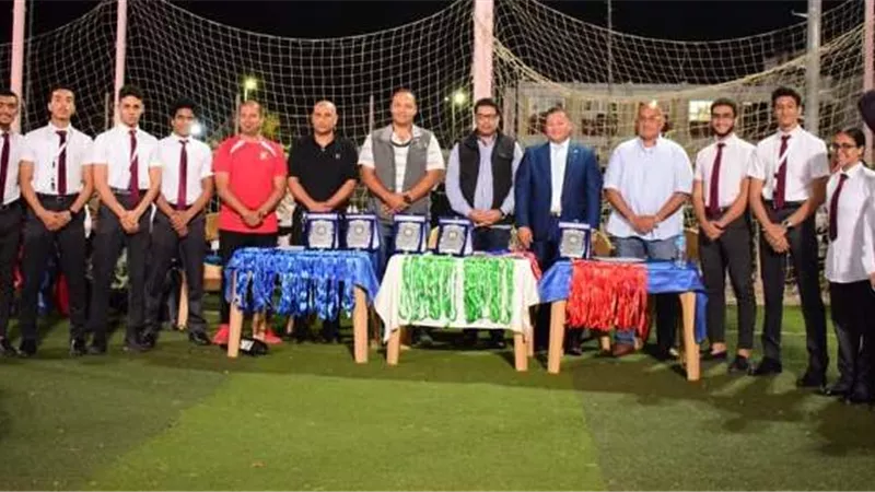 الكاراتية يهدى مدير مديرية الشباب والرياضة بجنوب سيناء درع المنطقة.. بالصور