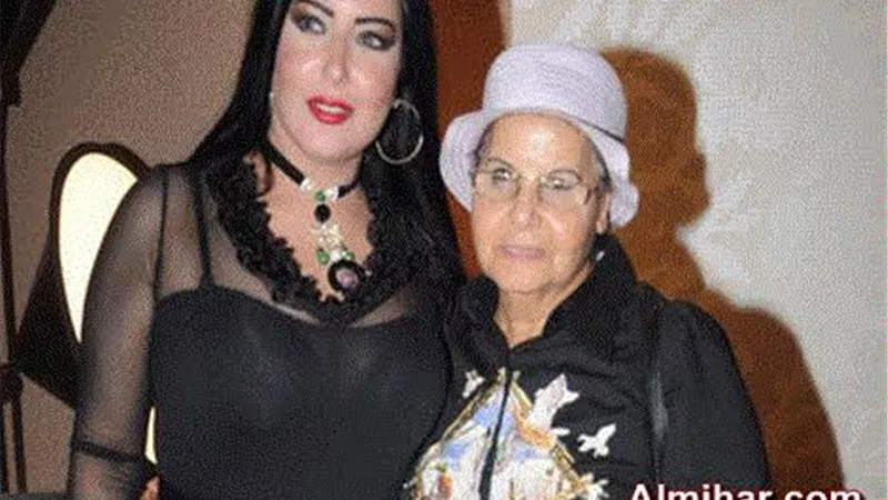 تشيع جنازة والدة الفنانة سمية الخشاب غدا بالإسكندرية