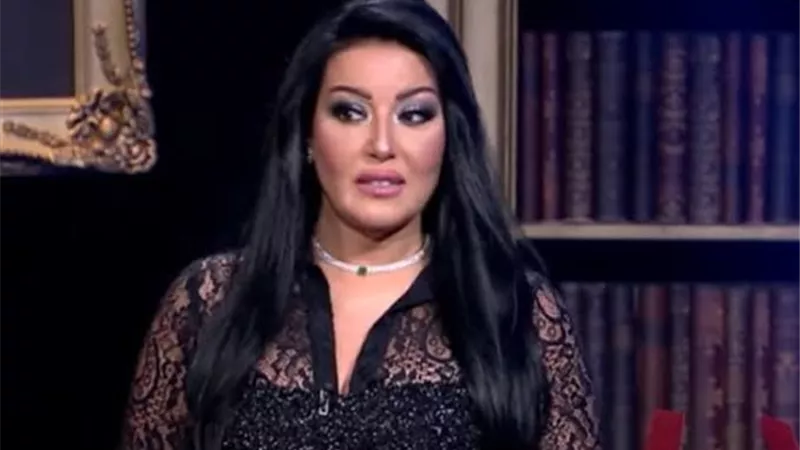 ايتن عامر تنعى والدة سمية الخشاب
