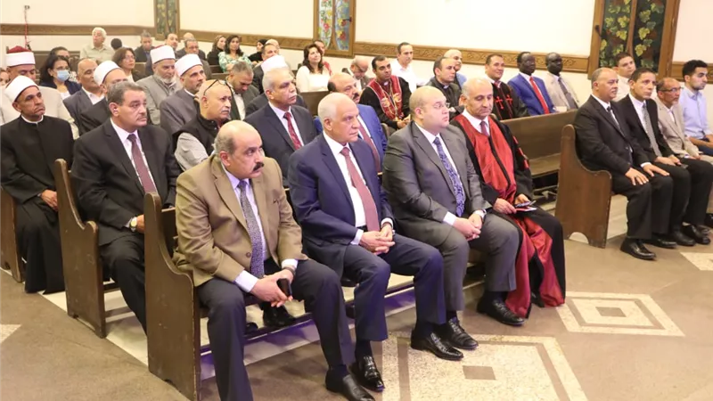 محافظ الجيزة يحضر قداس عيد القيامة المجيد بالكنيسة الإنجيلية بالجيزة و يقدم التهنئة للأقباط الإنجيليين