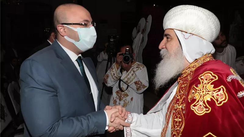 محافظ بنى سويف يشهد مراسم قداس عيد القيامة المجيد