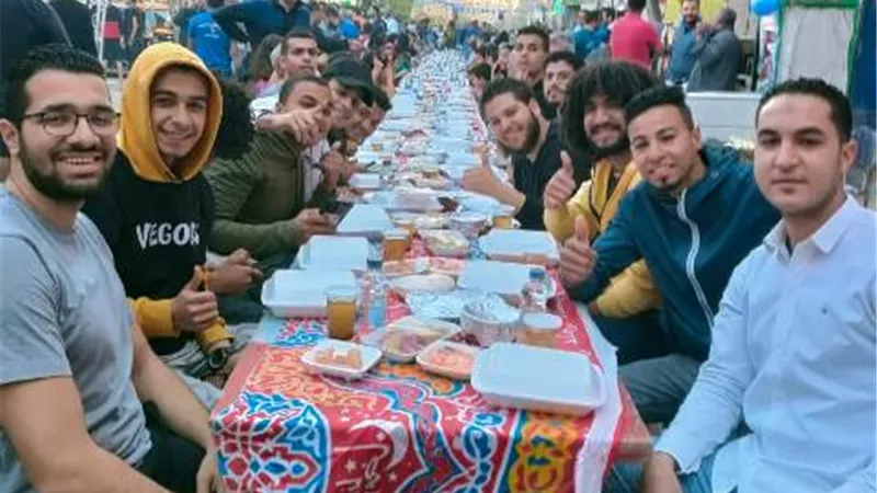أضخم مائدة أفطار بالوطن العربى جمعت بين الأقباط والمسلمين.. صور