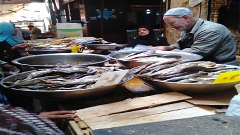 اصحاب محلات الفسيخ يعانون من الركود فى شم النسيم