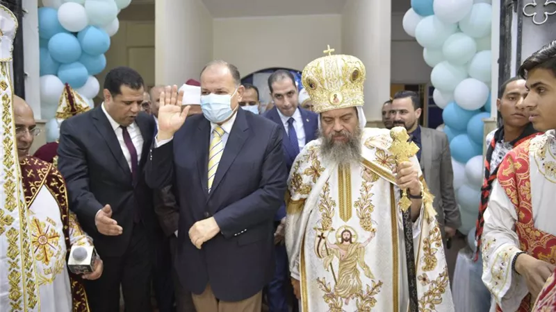 محافظ أسيوط يزور ايبارشيات منفلوط والدير المحرق والقوصية للتهنئة بعيد القيامة المجيد