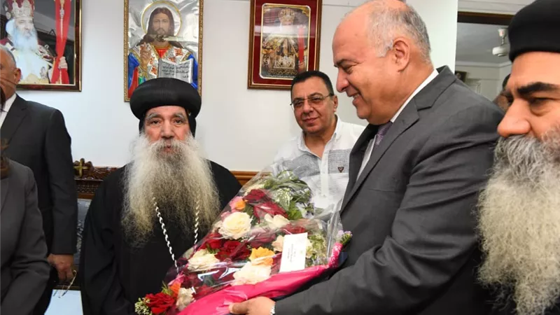 محافظ قنا يهنئ الاخوه الاقباط بنجع حمادي بمناسبة عيد القيامة المجيد