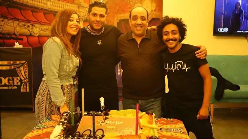بالصور.. عاصم المنياوي يحتفل بانتهاء تصوير مزاد الشر