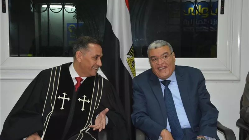 محافظ المنيا يقدم التهنئة للاخوة المسيحين بمناسبة 