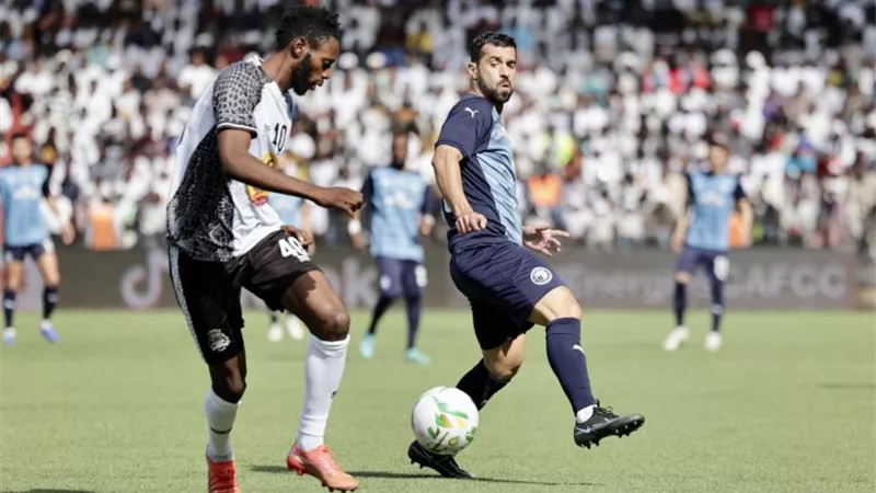 بيراميدز يودع الكونفدرالية بثنائية مازيمبى