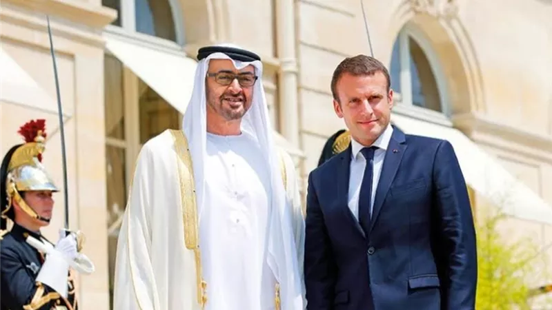محمد بن زايد يهنىء ماكرون بإعادة انتخابه رئيسا لفرنسا