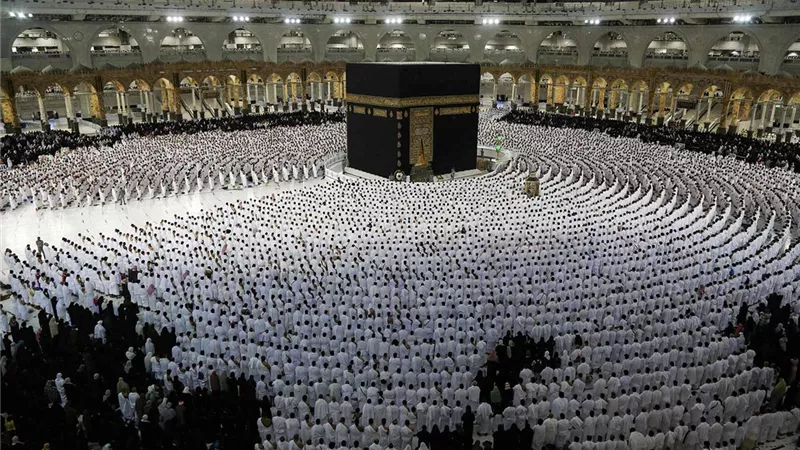 السعودية تغرّم 10 شركات عمرة