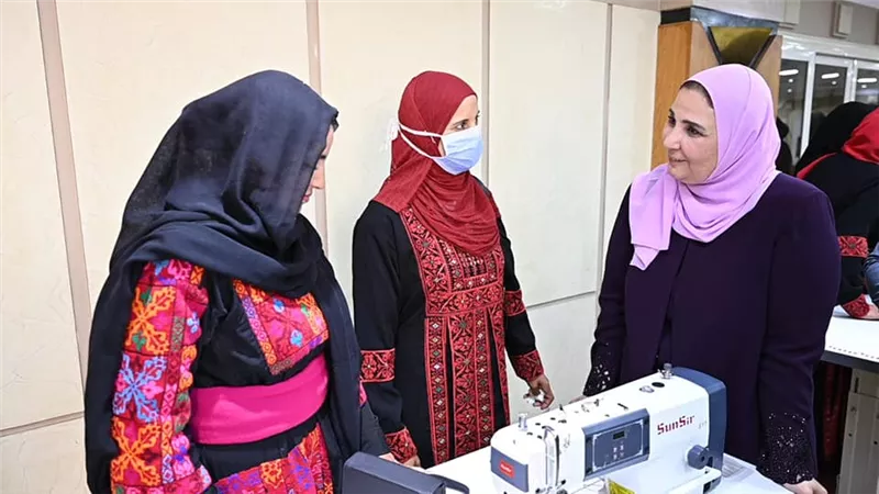 القباج تسلم عددًا من الأدوات الإنتاجية لسيدات جمعية الوحدة ببئر العبد