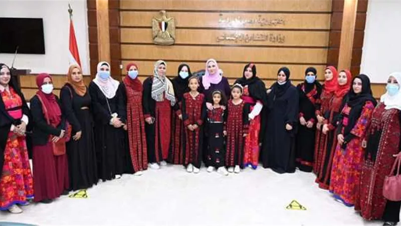 القباج تسلم عددًا من الأدوات الإنتاجية لسيدات جمعية الوحدة ببئر العبد بمحافظة شمال سيناء