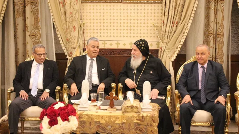 رئيس جامعة جنوب الوادي يهنئ الانبا شاروبيم بعيد القيامة المجيد