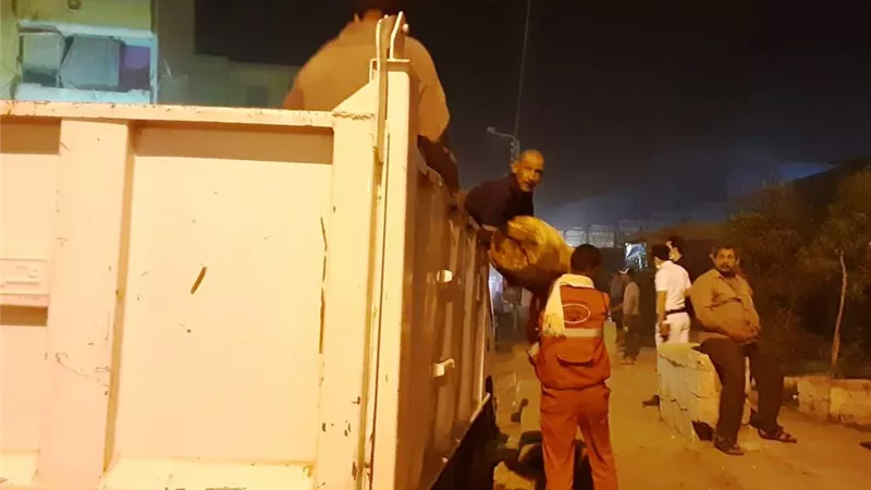 غلق 12 محل مخالف لقواعد الإشغال بالسيل الجديد في أسوان ..صور