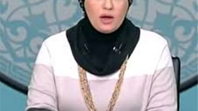 جلوس المرأة مع أزواج أخواتها في وجود المحارم..ما حكمه ؟