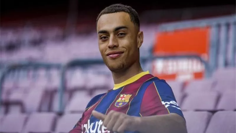 برشلونة يفقد مدافعه الأمريكى حتى نهاية الموسم
