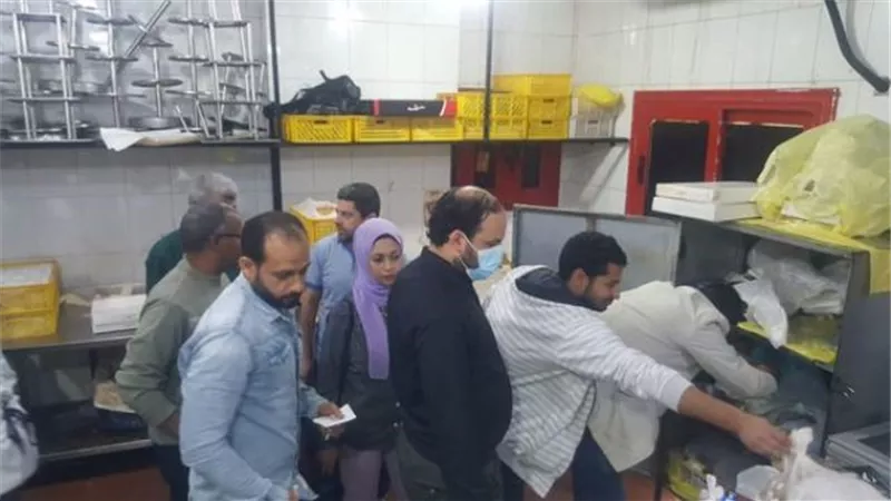 مدير صحة الإسماعيلية يفاجئ المنشآت الغذائية ..صور
