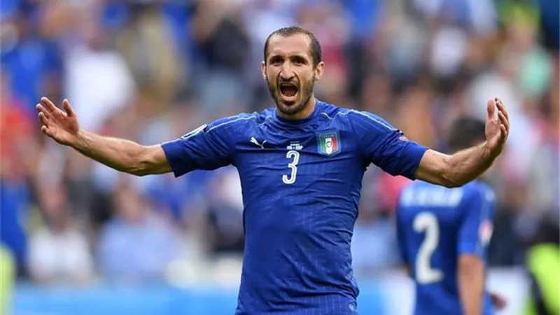 قائد منتخب ايطاليا يعلن اعتزاله اللعب الدولي