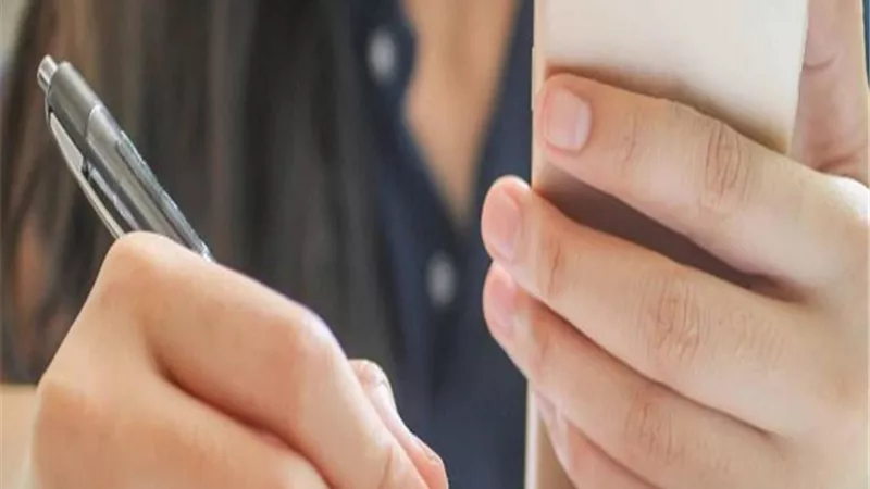 خلي بالك.. غرامة 5 آلاف جنيهًا لاستخدام الهاتف المحمول للغش فى الامتحان