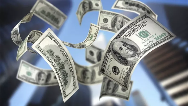 الدولار يقترب من ذروة عامين بفعل مخاوف كوفيد بالصين