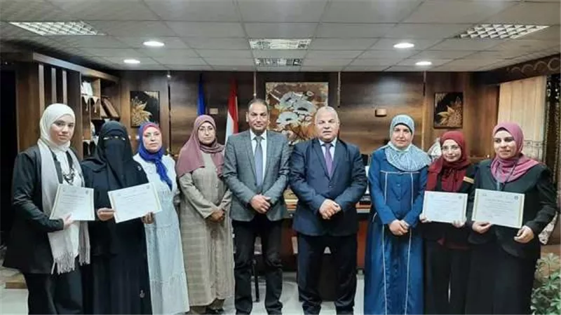 وكيل تعليم دمياط يكرم الفائزات فى مسابقة المعلمة الفعالة.. بالصور