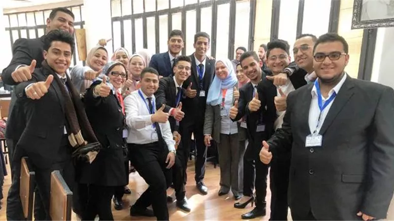 باحثة بكلية الإدارة بالجامعة المصرية الروسية تكشف أهمية تكنولوجيا الواقع المعزز فى التسويق.. بالصور