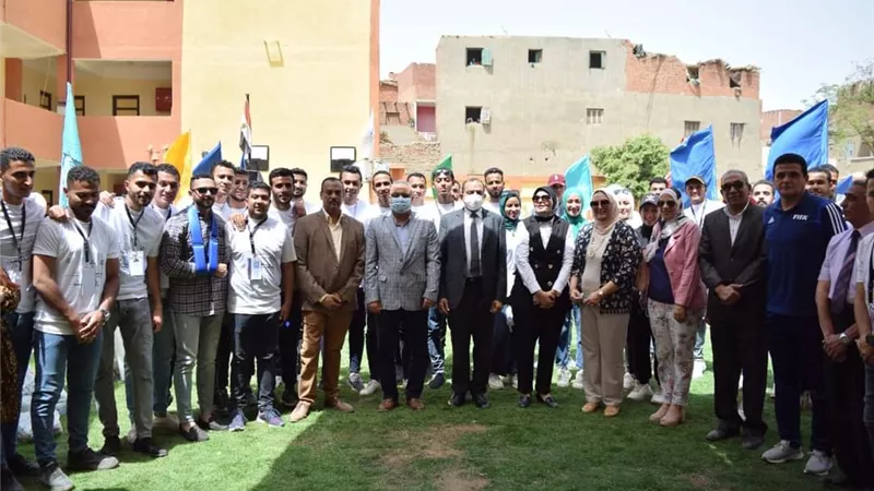 رئيس جامعة بنى سويف يشهد أول مشروع تخرج لطلاب التربية الرياضية بقري حياة كريمة