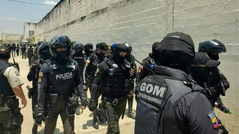 الشرطة الإكوادورية: إصابة 15 شخص إثر تجدد أعمال العنف بين نزلاء أحد السجون