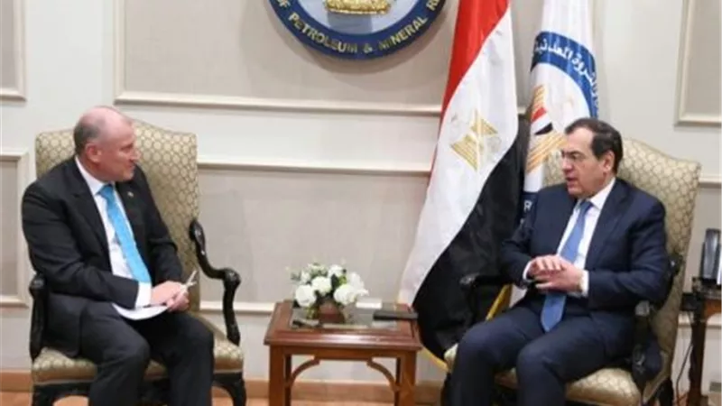 مباحثات وزير البترول مع السفير الأسترالى بالقاهرة