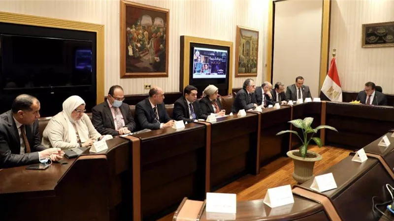 عبد الغفار يناشد المواطنين بالحرص على تلقي الجرعات التنشيطية من اللقاحات