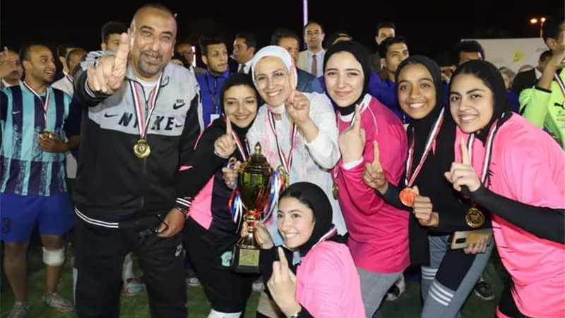محافظ الشرقية يُهنئ مديريه الشباب لحصول أعضاء برلمان الشرقية على 8 مقاعد