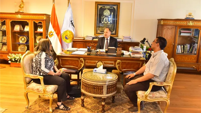 محافظ أسيوط يعلن إستكمال أعمال رصف وتطوير شوارع وميادين حي شرق وغرب