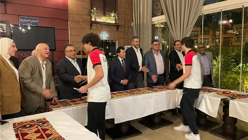 وزير الرياضة يُكرم أبطال مصر فى كرة السلة.. شاهد