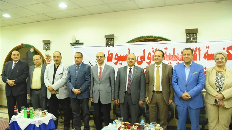 رئيس جامعة أسيوط فى زيارة إلى عدد من كنائس وأديرة أسيوط