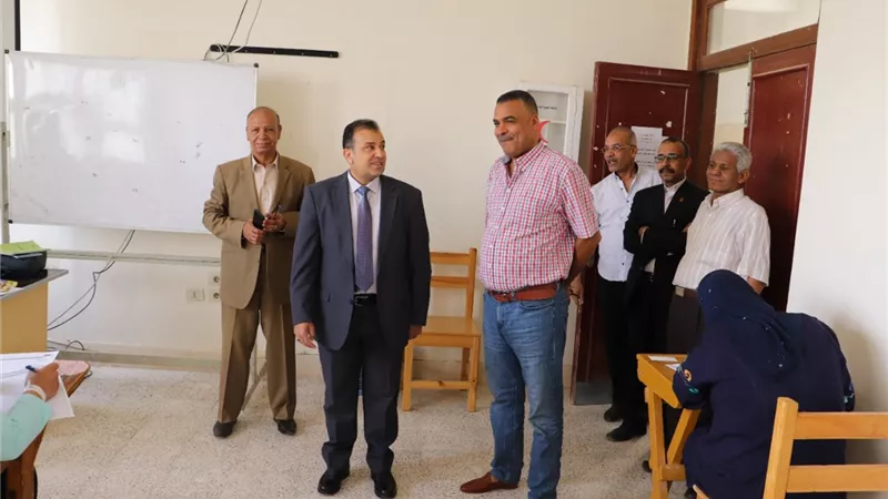 جولة تفقدية لامتحانات مرحلتي الماجستير والدكتوراه بكلية التربية بقنا